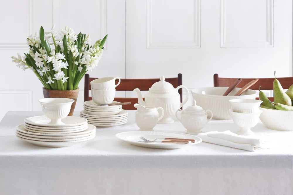 Lot de 8 Tasses et soucoupes à café en coffret, Edmé Plain, Wedgwood