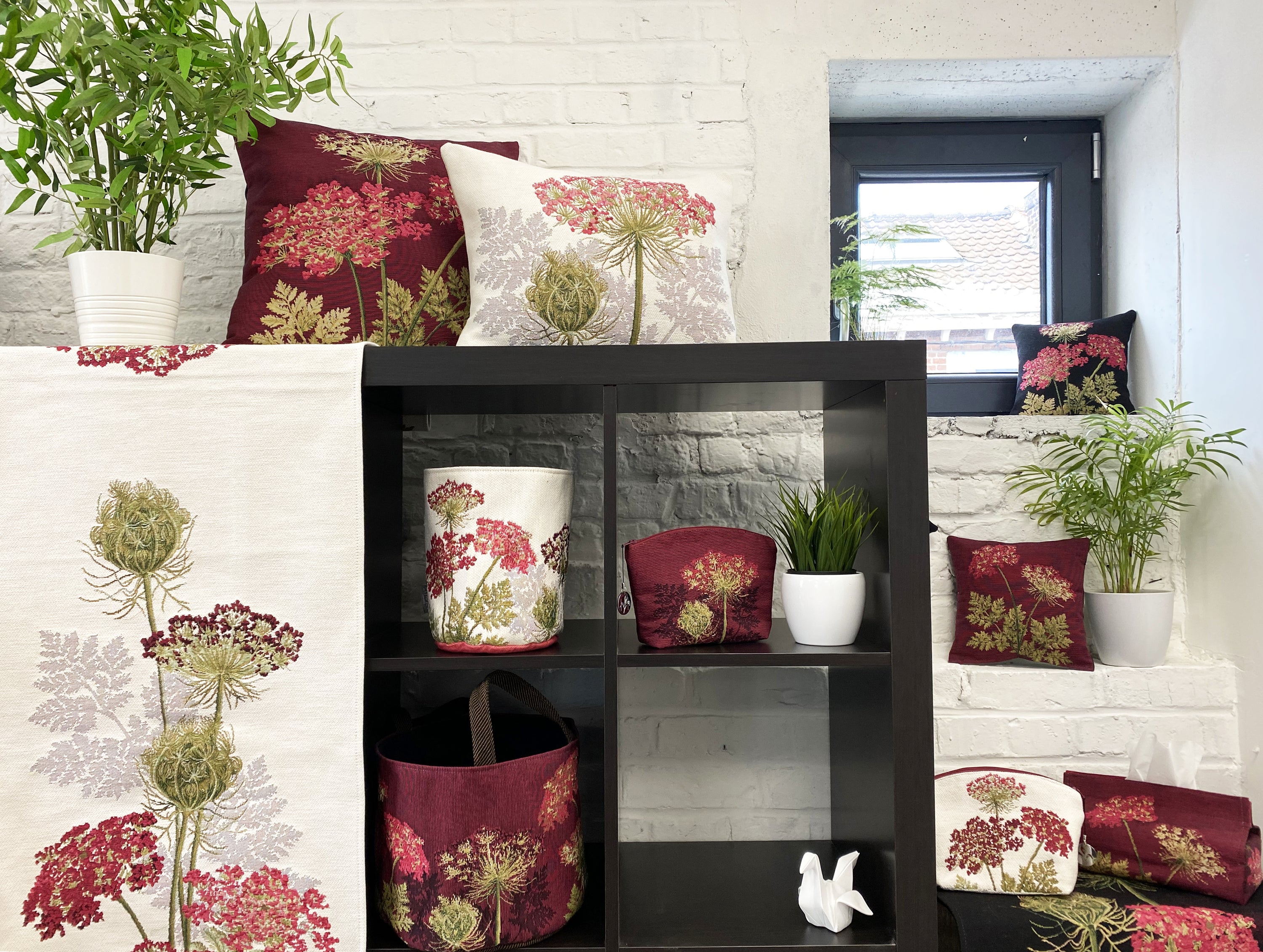 Long Cushion Cover 22x58cm, Pink Umbels White Background, ART DE LYS