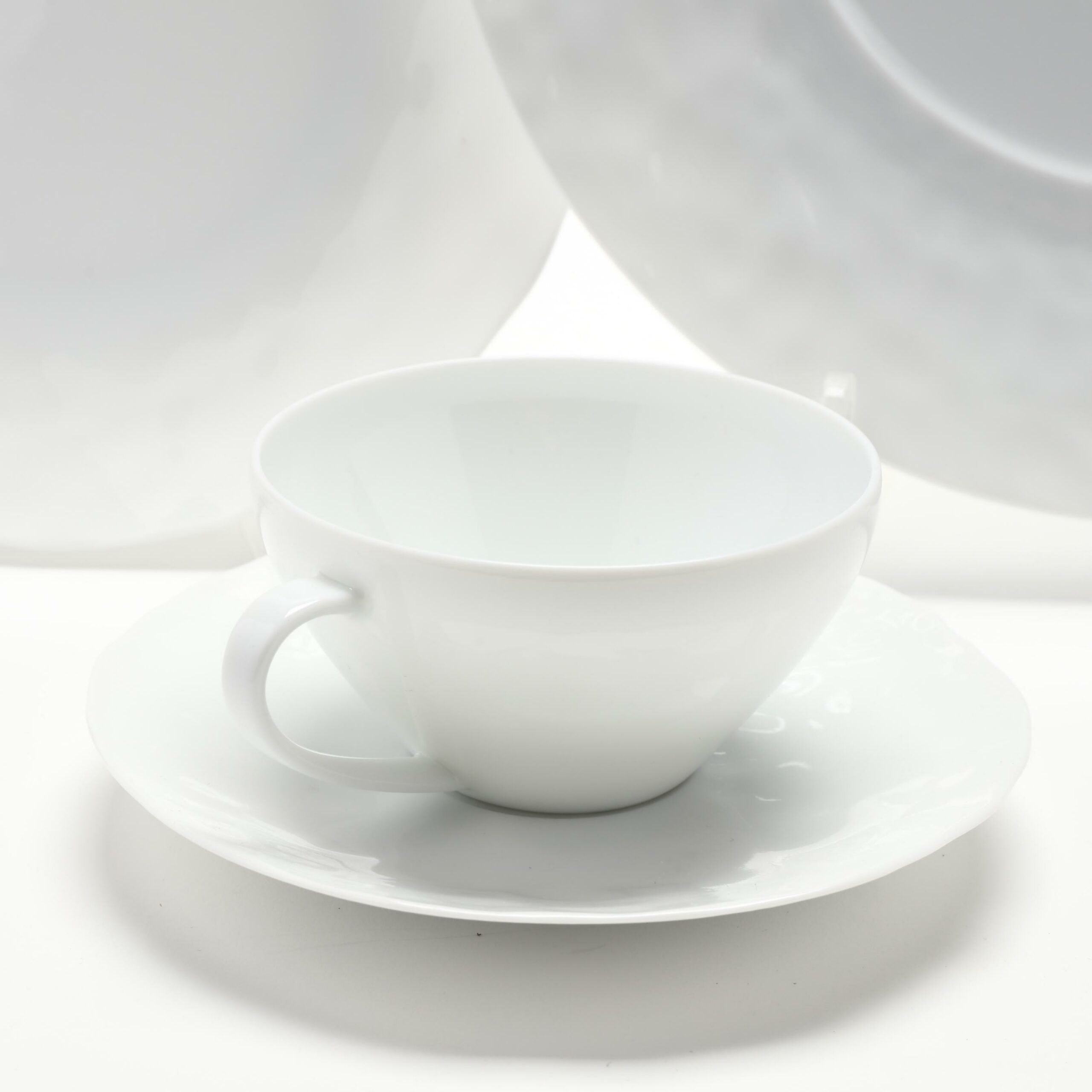 Ensemble de 5 tasses et soucoupes café, Digital, Bernardaud