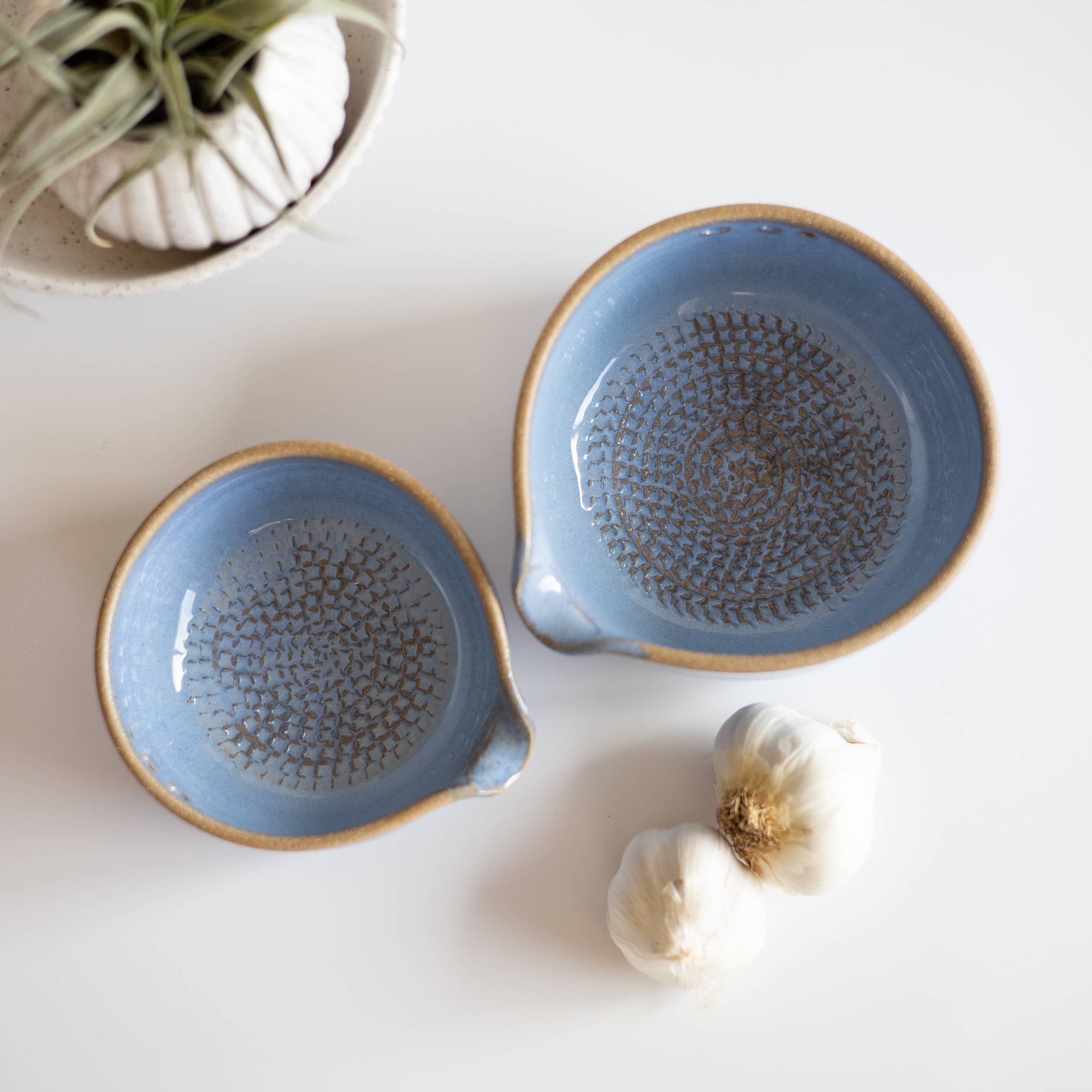 Râpe à ail en céramique et bol éplucheur d’herbes | Fait main: Bleu Français / Petit