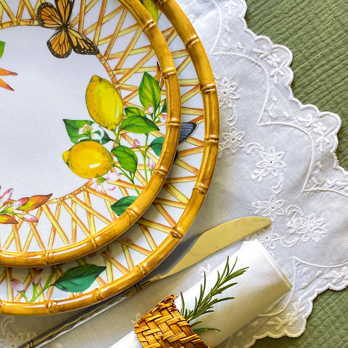 MCA-02DB-Petite-et-grande-assiette-melamine-Capri-ambiance-min.jpg