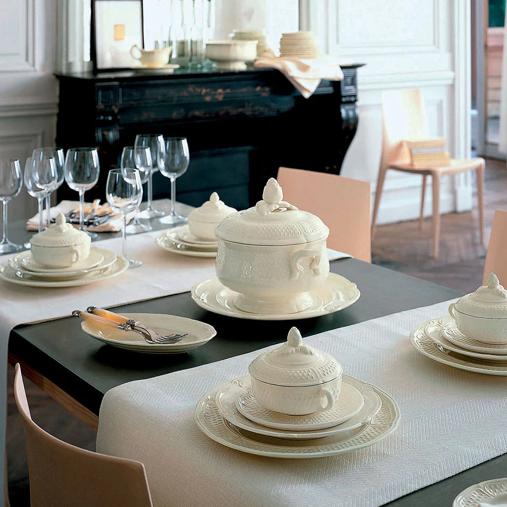 Tasse à bouillon couverte avec soucoupe, Pont aux choux Blanc, Gien