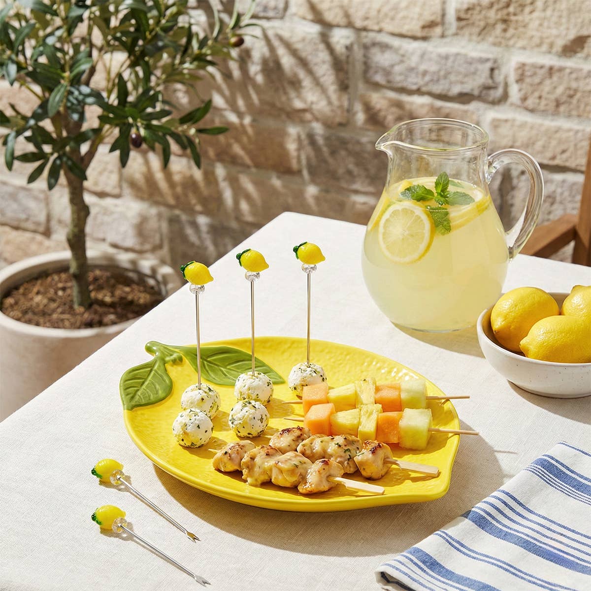Plateau Avec 4 Piques Apéritifs Citron