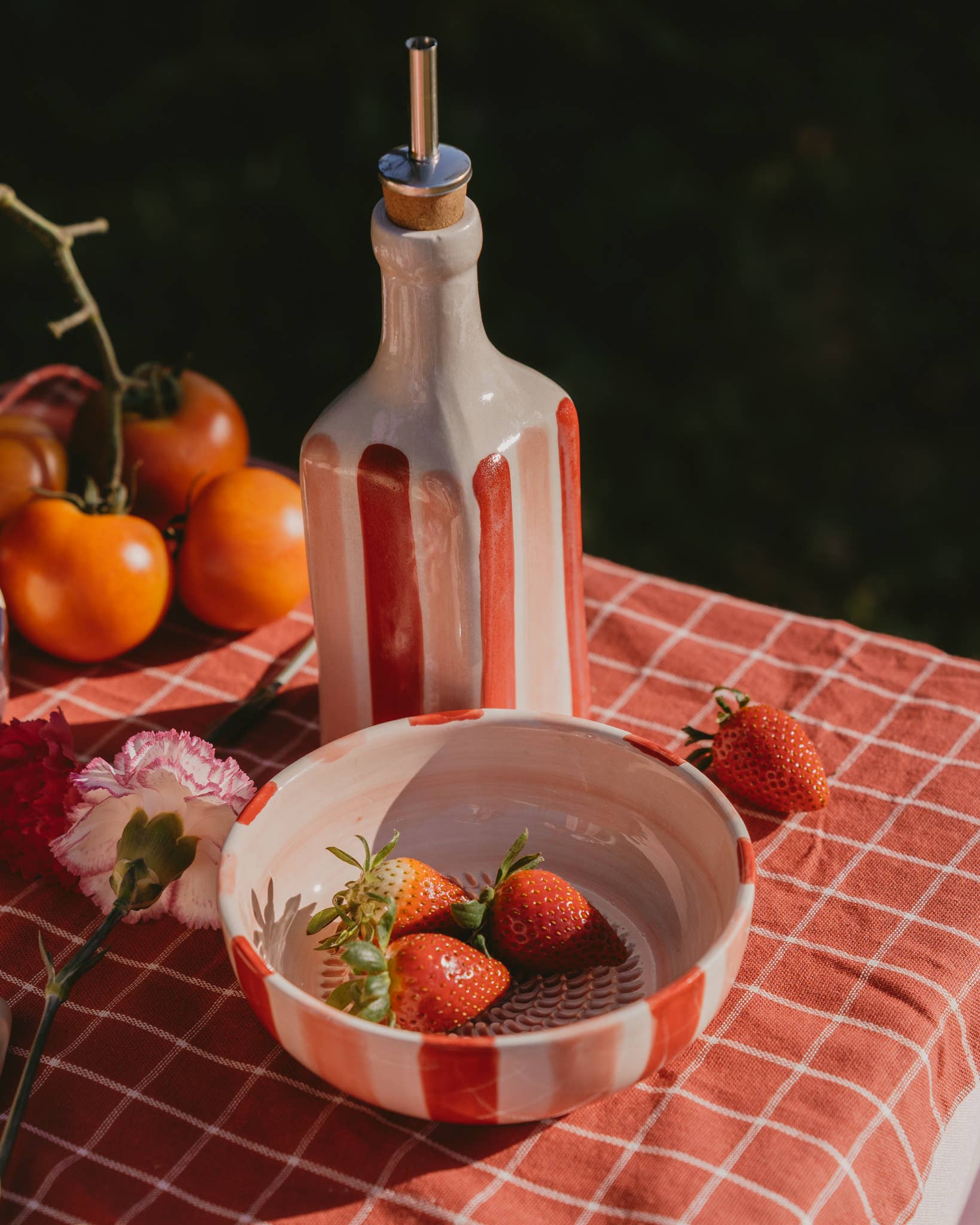 Assiette râpe-ail en céramique - rose moyen et rouge - Sweetheart: AVEC EMBALLAGE