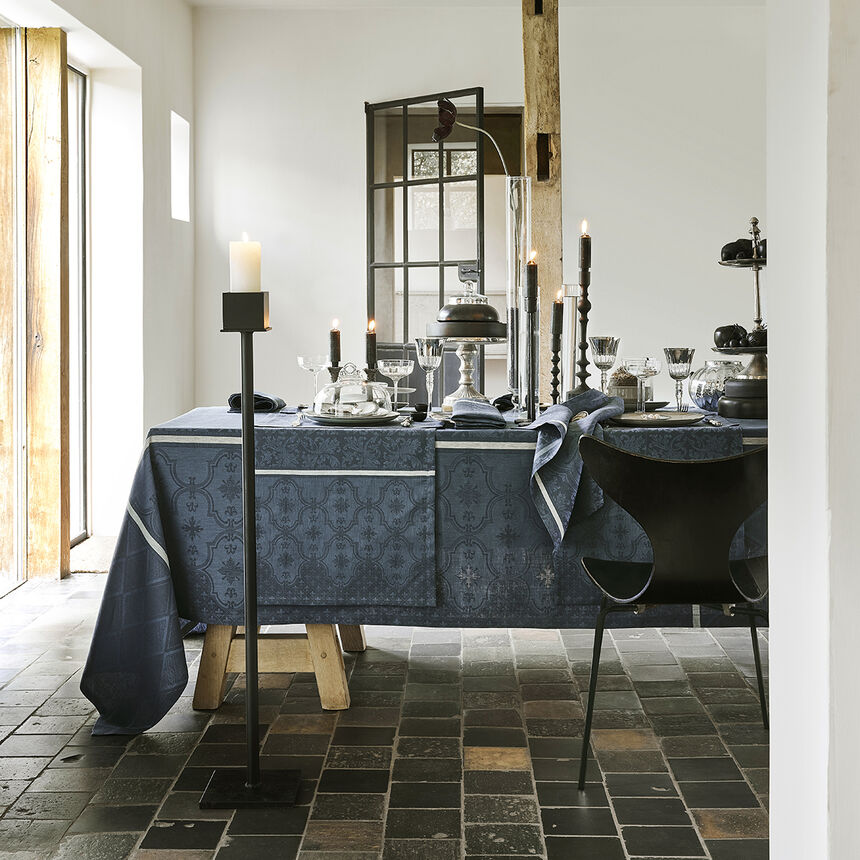Nappe 175x320cm, Armoiries Céruléen Lin, Le jacquard Français