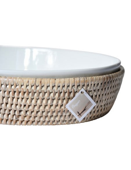 Plat ovale en rotin naturel blanc cérusé et porcelaine blanche, Kauk