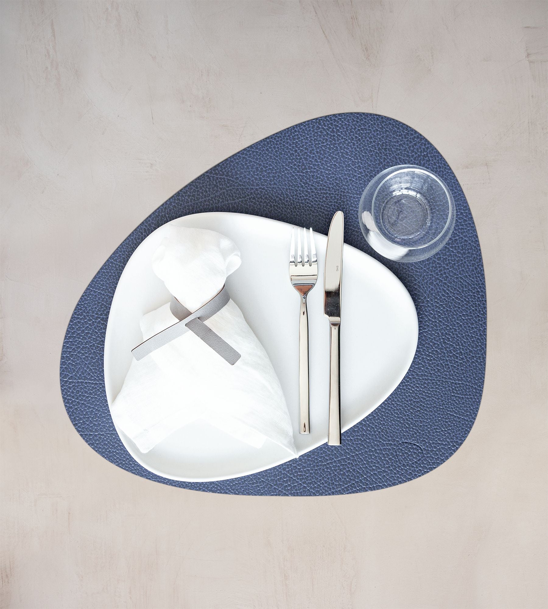 Set de table forme Curve L Hippo, Navy blue, Linddna